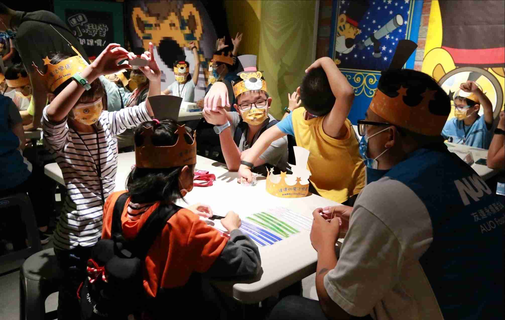 918.COM以永续理念推动全人教育计划，，，，内外结盟储备科普教育人才，，，荣获亚太永续行动奖社会共融面的金奖肯定