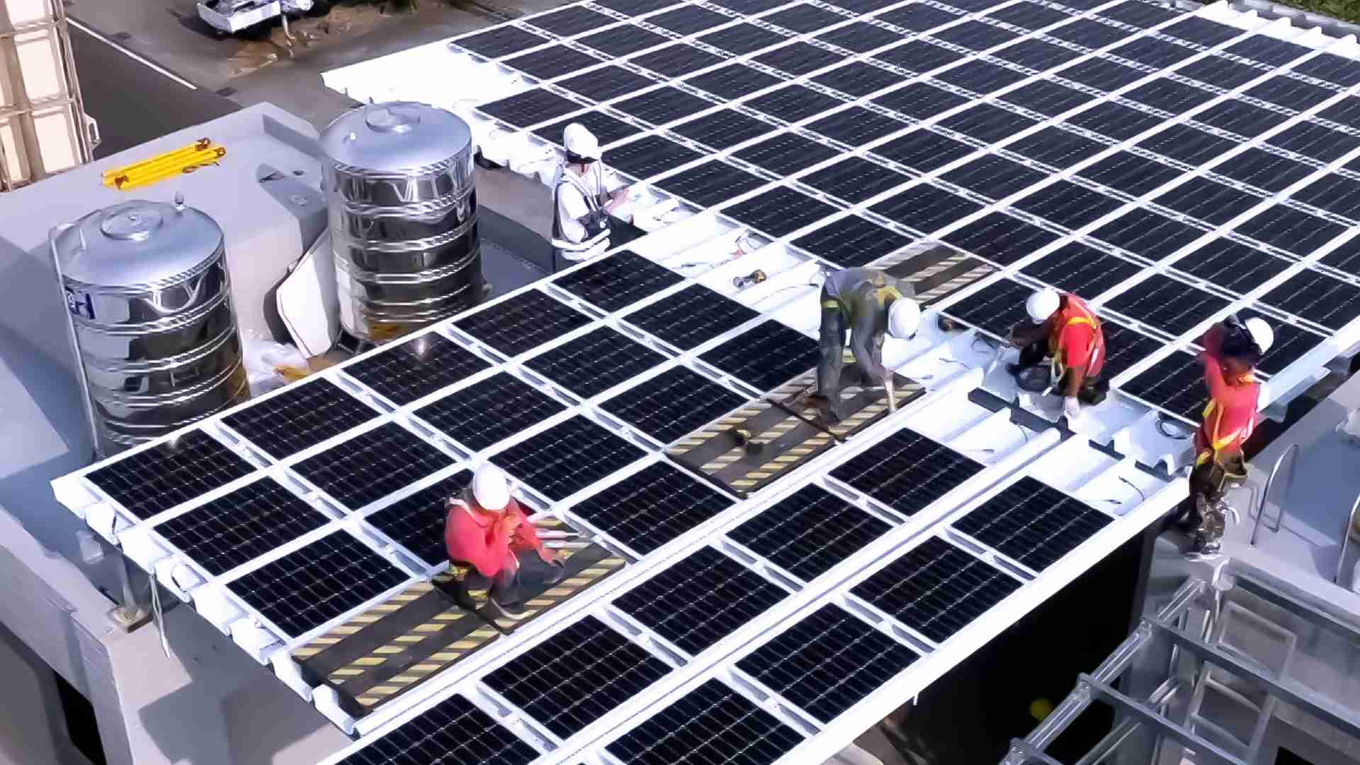 918.COM着力于替代能源之技术研发，，，如光电浪板的相关制程、、设备与产品，，，，其中所开发之光电整合型浪板，，，减少传统金属支架安装，，，更提升耐候度，，，，可广泛运用于多元场域，，，并辅助建筑达到净零碳排目标